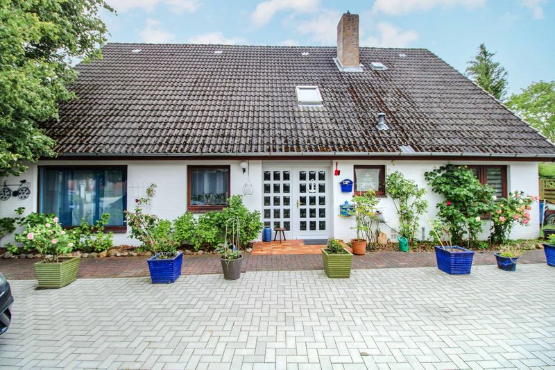 Großzügiges Haus mit Einliegerwohnung in Erfde